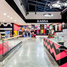 Bild 3_Hollywood Megaplex SCN Kinofoyer Kassabereich_c_Martin Steinkellner Architekturfotograf_komp.jpg