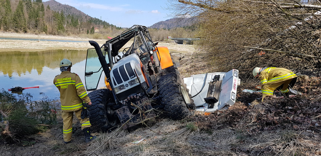 Traktor Absturz am 11 04 18 um 11 31 Uhr _007_.jpg