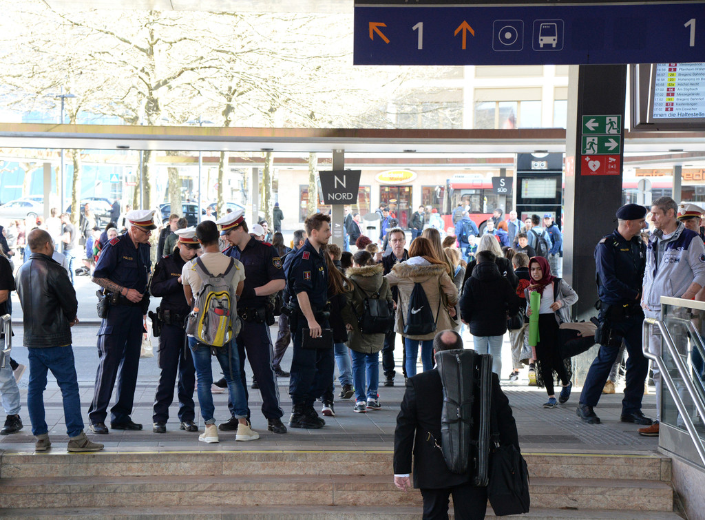 20180414 Schwerpunktkontrollen Bahnhof 2.JPG