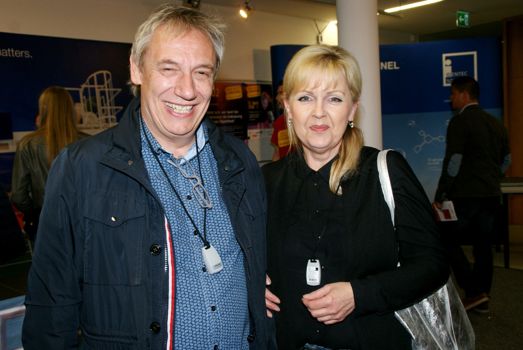 Isolde und Norbert mit dem Funk-Transponder.JPG