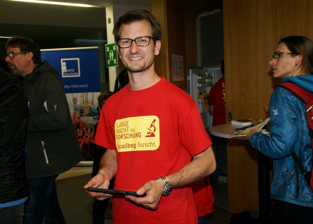 Marco erkl__rte das Suchsystem der Fa_ Identic Solutions.JPG