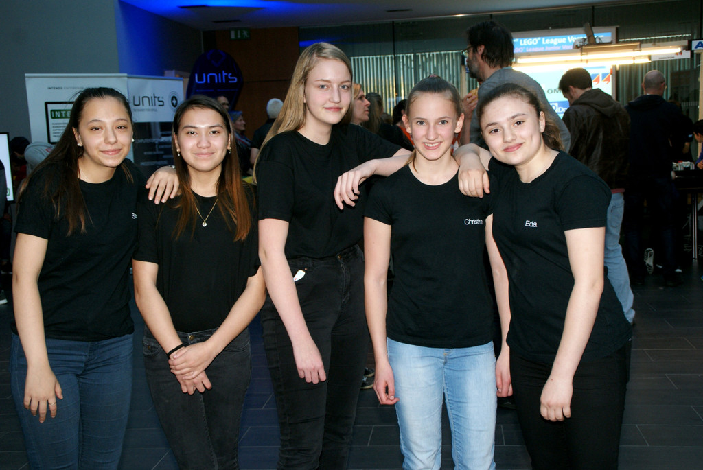 v_li_ Sila_ Stephanie_ Nejla_ Christina_ Eda - NMS Bergmannstra__e Dornbirn.JPG