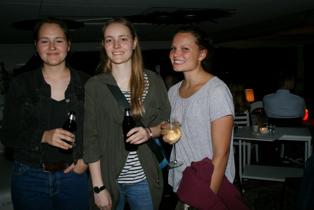 v_li_ Anna_ Pia_ Sarah.JPG