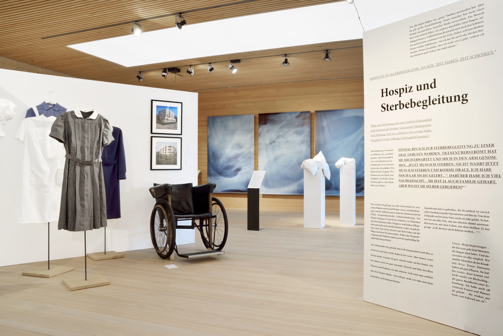 sterreichisches Frauenmuseum_pflege das leben_IA _8_.jpg