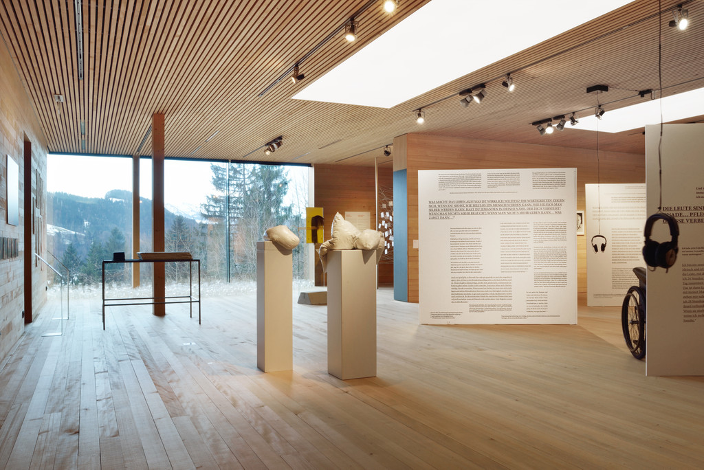 sterreichisches Frauenmuseum_pflege das leben_IA _16_.jpg