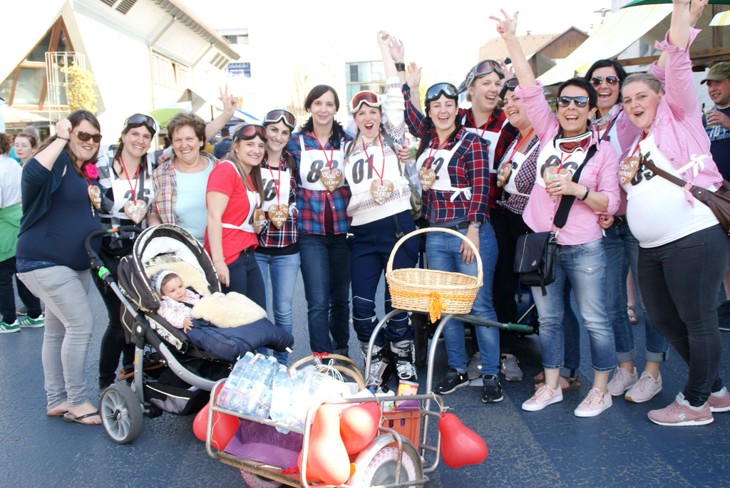 Lisa feierte Polterabend am Fahrradmarkt.JPG