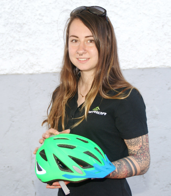Luisa_ bei Zweirad Holly setzt man auf Sicherheit.JPG