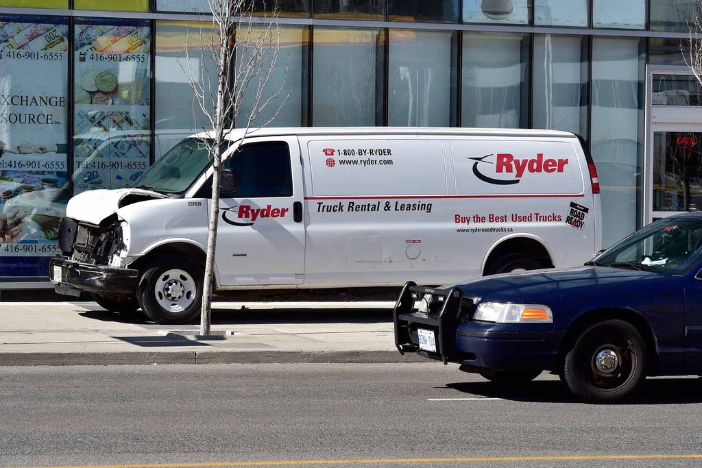 Canada_Van_Hits_Pedestrians_27254.jpg