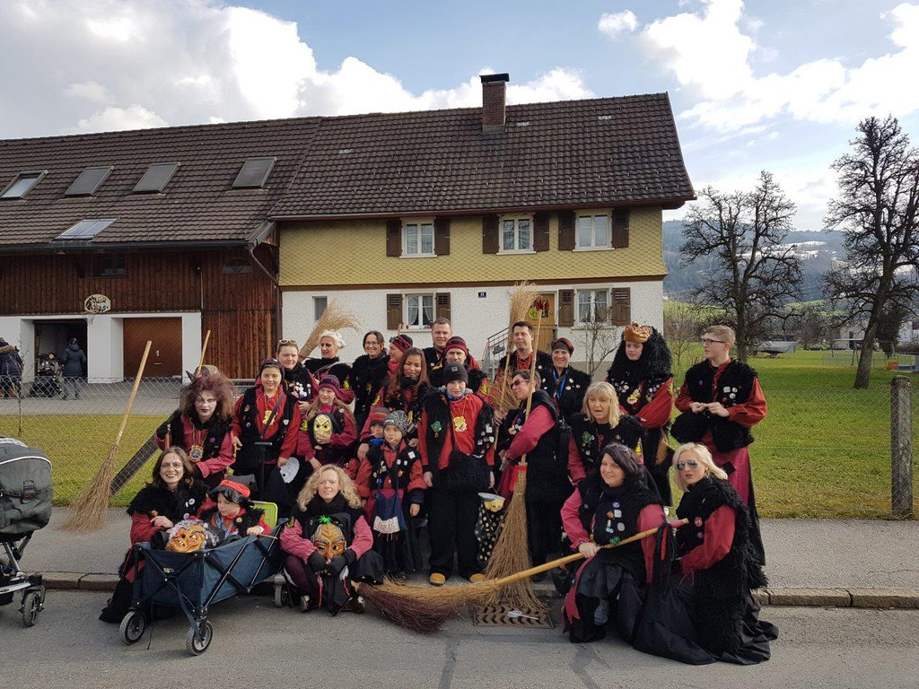 Lochauer Umzug Gruppe 2018.jpg