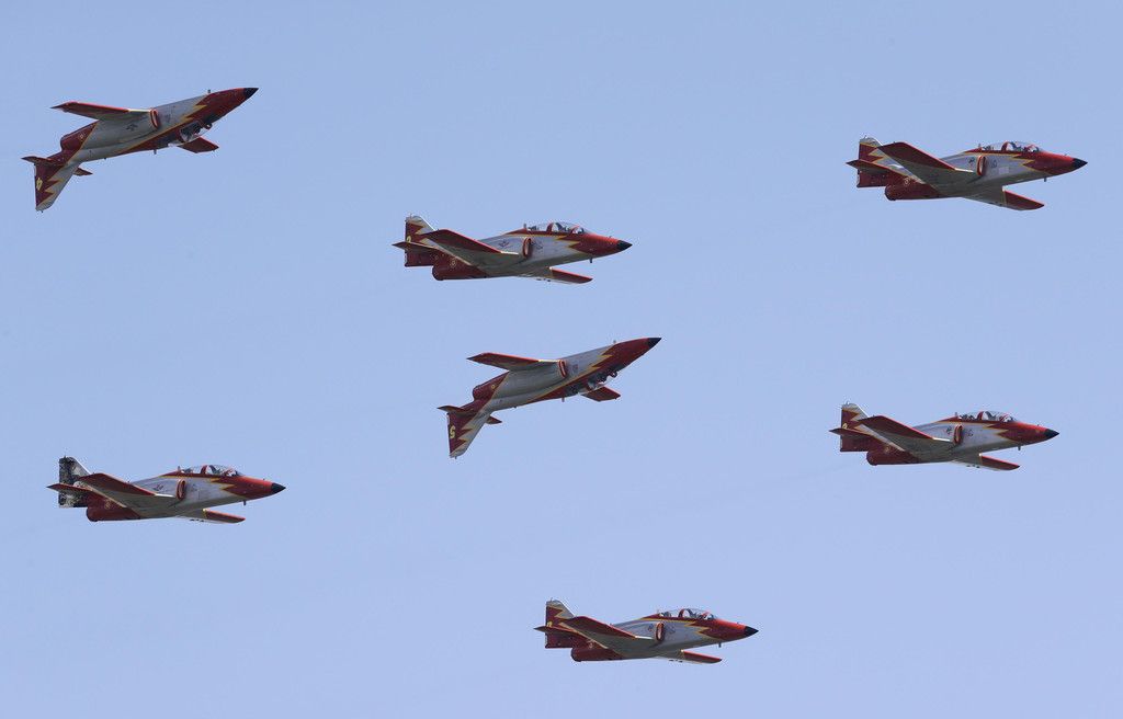 Die spanische Nationalstaffel Patrulla Aguila.