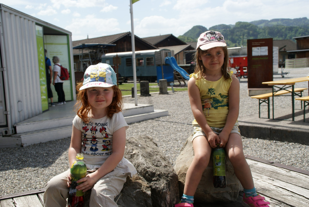 Angela und Saskia.JPG