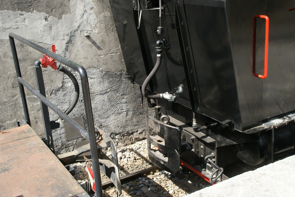 Dampflok Liesl dockt an.JPG