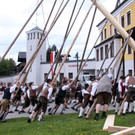 Maibaumaufstellen in Hof bei Salzburg