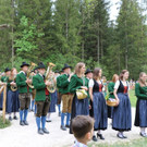 Maibaumaufstellen in Freilichtmuseum