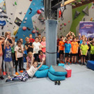 350 Kids kletterten