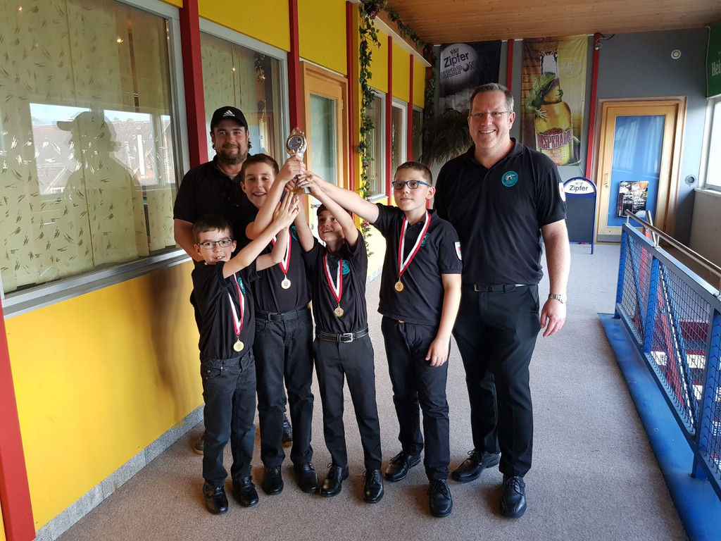 vlnr - J__rg Schleindler_ Tobias K__ng_ Fabian K__ng_ markus Schleindler_ Sascha Fuchs_ J__rgen K__ng.jpg