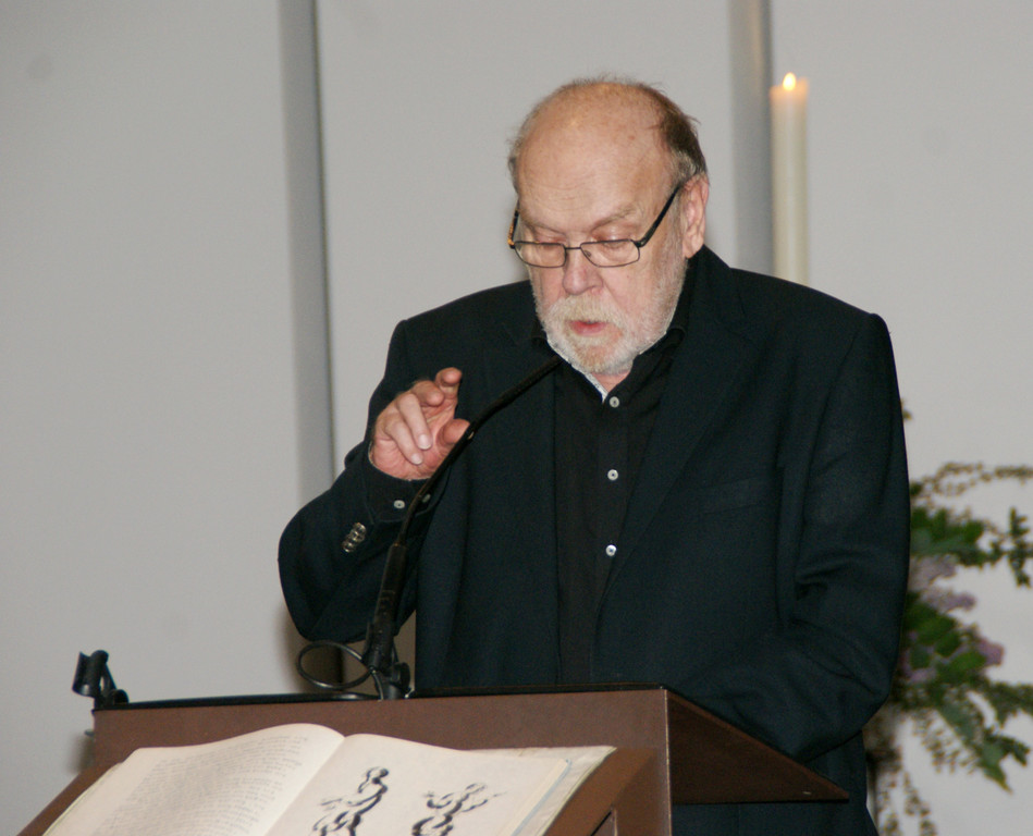 Pfarrer Josef Drexel __bernahm die Begr____ung.JPG