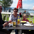 Weißwurstessen an Lochaus Strand