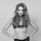 Online 1 Nicole Weine BW by Manfred Baumann.jpg