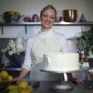 Britain_Royal_Wedding_Cake_40848.jpg