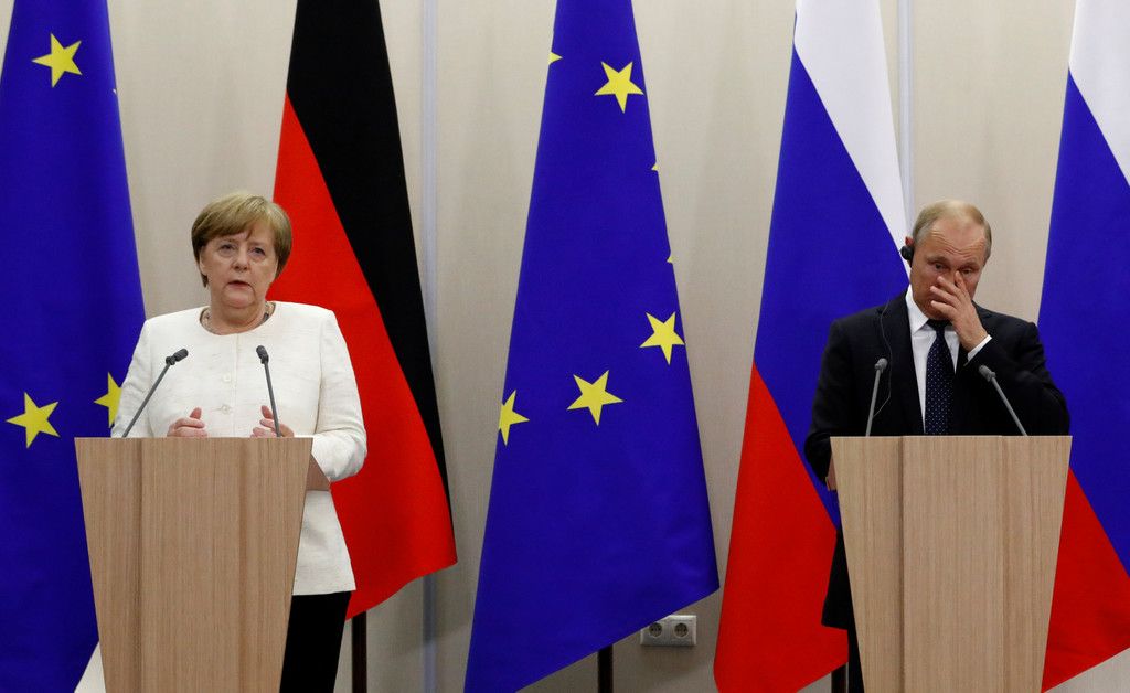 2018-05-18T132607Z_1441057842_RC17B27DF700_RTRMADP_3_RUSSIA-GERMANY-PUTIN-MERKEL.JPG
