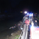 Auto stürzt in Salzach
