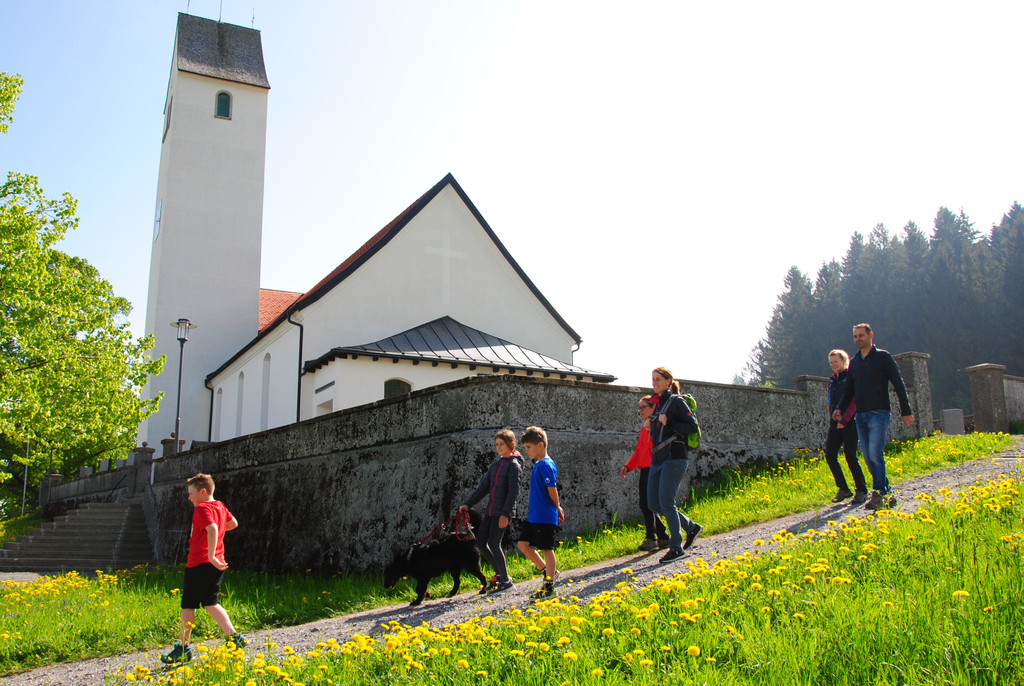 Pfarre Wanderung ZEMM GO zum Fest am See SYMBOLFOTO Mai 2018 _2_.JPG