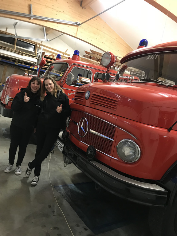 Firefighter girls Sara and Lisa _12_.JPG