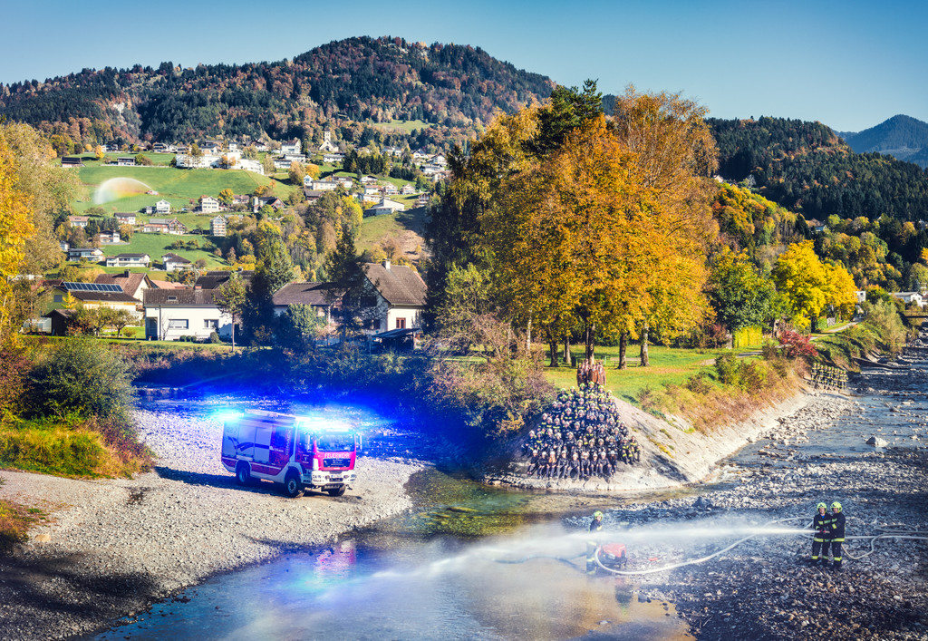 WEB_Bernhard_Rogen2017-10-15 OF Zwischenwasser Mannschaft mit Senioren.JPG
