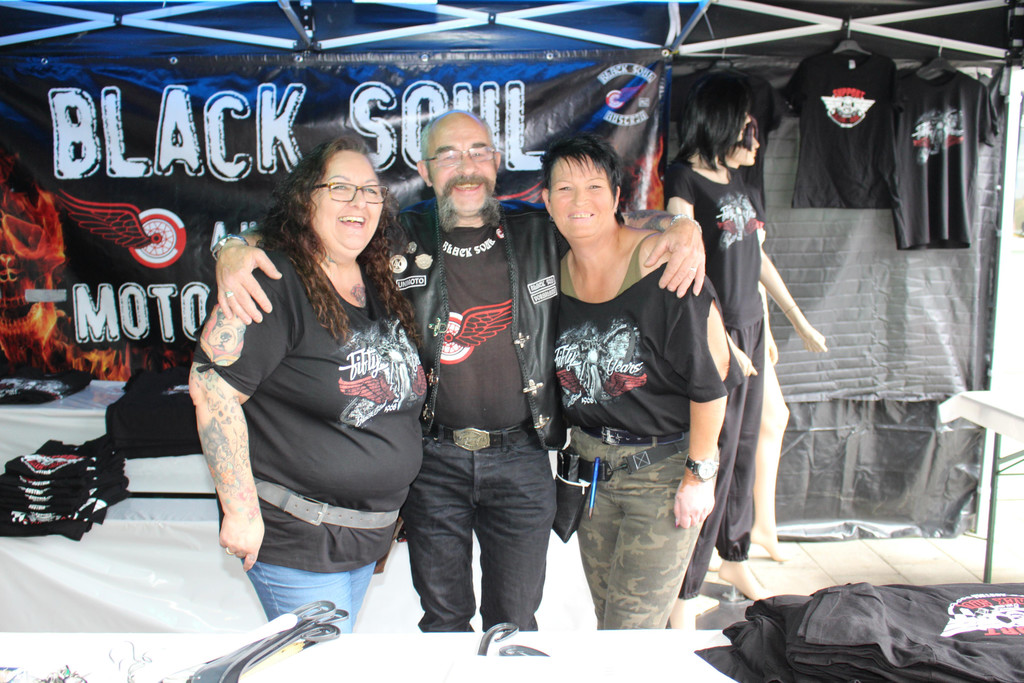 Magnalady___ Michaela_ Berni_ Moni.JPG