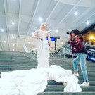 Hauptbahnhof als Kleid: Fotoshooting