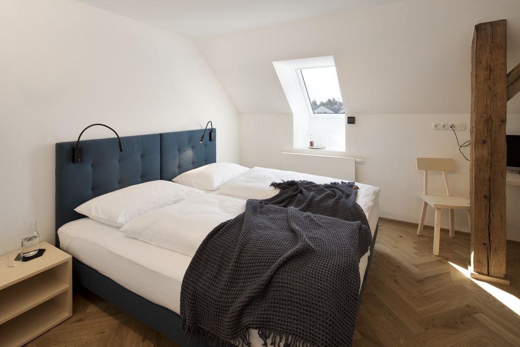 Hotel-Krone-Zimmer-3.jpg