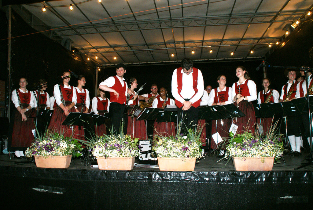 Die Hatler Musig spielte am Samstagabend auf.JPG