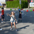 Spiel auf dem Kirchplatz.JPG