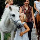2016-08-19-landgut-wien-cobenzl-buntes-fruehlingsprogramm-rund-um-osterhasen-ponyreiten-und-neue-hufeisen-1.jpg