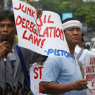 Philippines_Oil_Price_Hike_99825.jpg