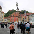 Grazer Hauptplatz mit Uhrturm am Schlo__berg.jpg