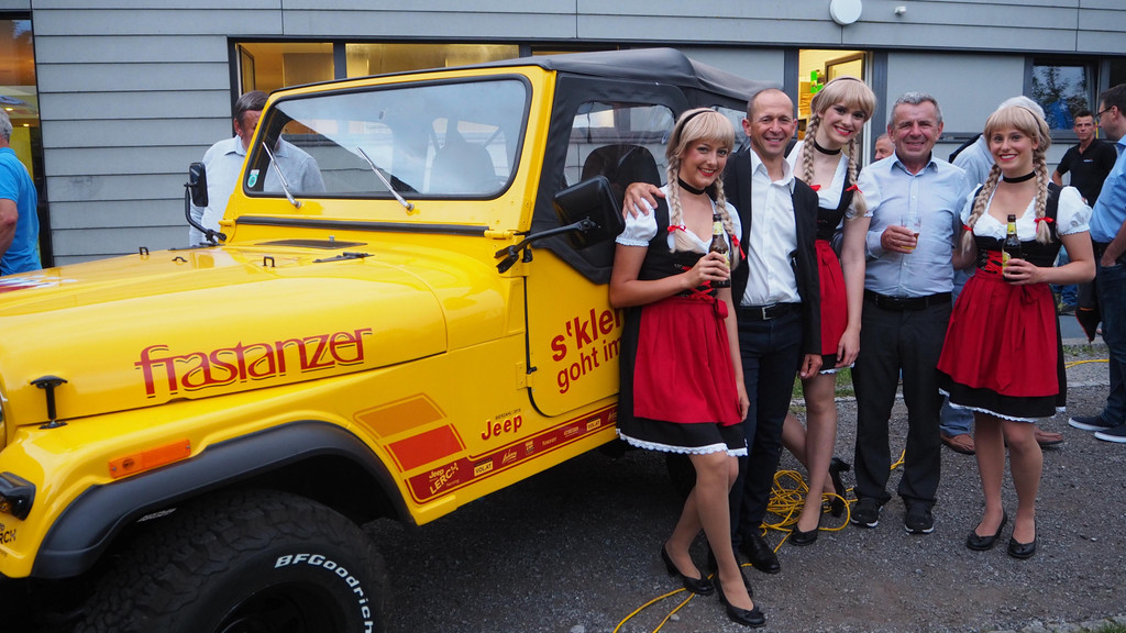 35 Michelini_ Gallaun_ drei Schwestern und der Jeep.JPG