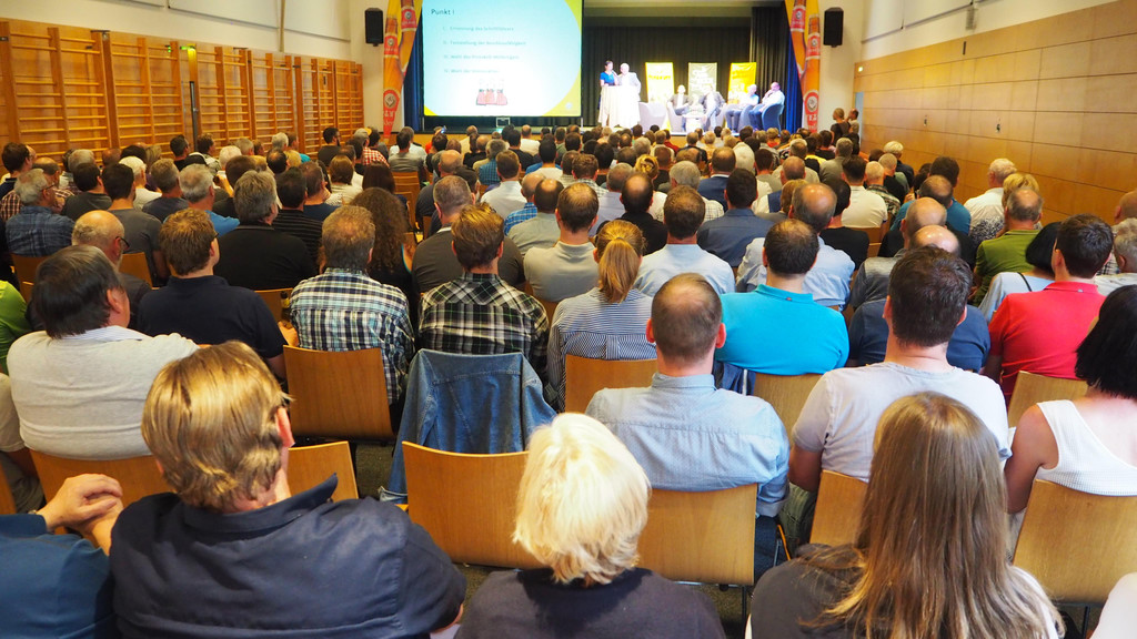 6 Voller Saal.JPG