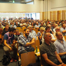 8 Voller Saal.JPG