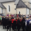4 Begr____ung am Kirchplatz.jpg
