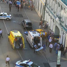 Moskau: Taxi fährt in Menschenmenge