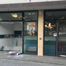 Drei Täter stahlen VW-Bus und holten Bankomat aus eingeschlagener Glasfront