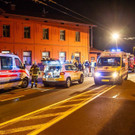 Salzburg-Aigen: Auto kracht frontal in Bahnhof