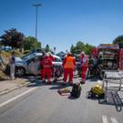 Auto prallte gegen Verkehrstafel