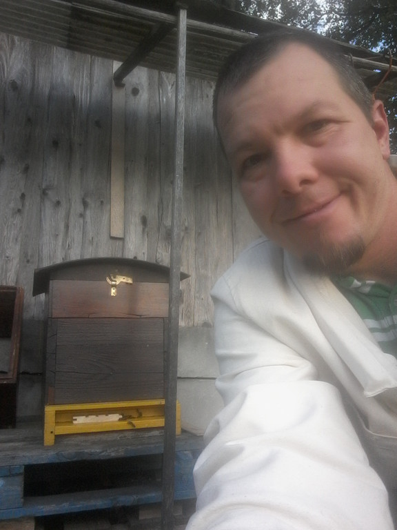 Haustechniker und Bienenexperte_Markus Spiegel _1_.jpg