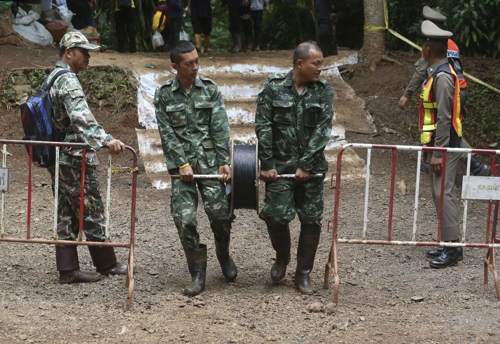 Thailand_Cave_Search_52250.jpg