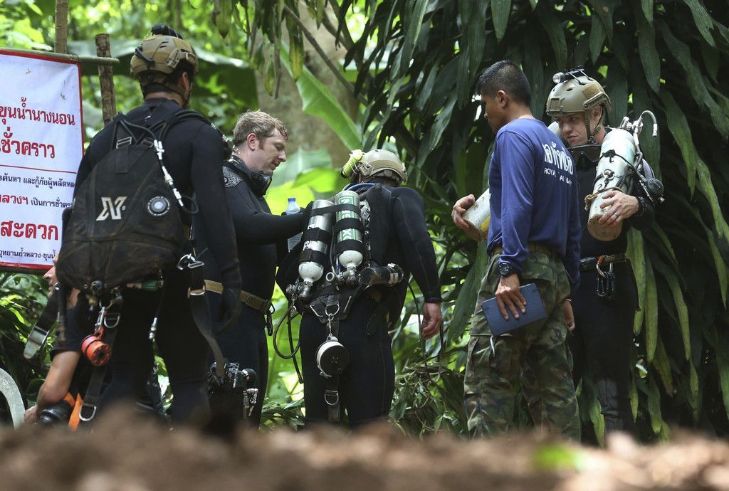 Thailand_Cave_Search_97347.jpg