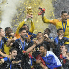 Frankreich holt WM-Titel - Jubel mit dem Pokal