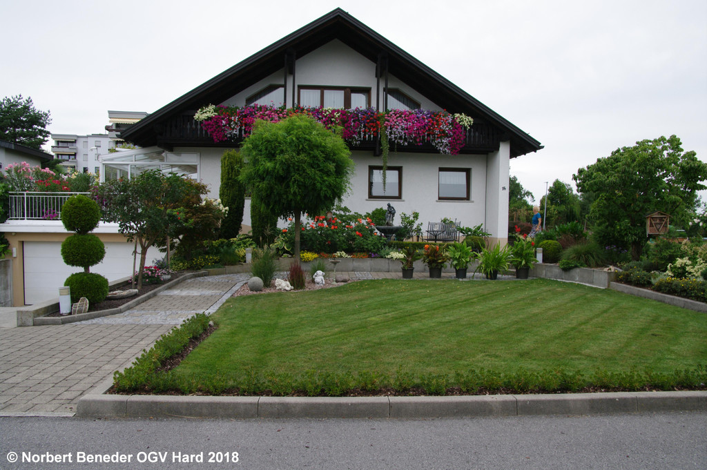 Blumenschmuck_2018_08.jpg